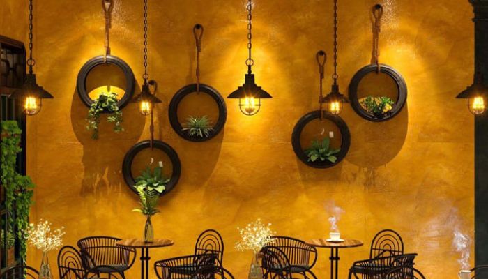GỢI Ý THIẾT KẾ QUÁN CAFE PHONG CÁCH VINTAGE HÚT KHÁCH NHẤT HIỆN NAY 3 Thiết kế quán ánh sáng vàng ấm