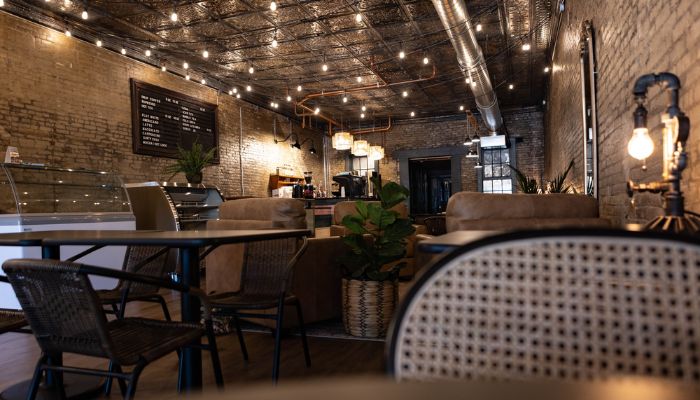 Xu Hướng Thiết Kế Quán Cà Phê Phong Cách Farmhouse Được Ưa Chuộng Hiện Nay 4 Màu sắc, vật liệu và ánh sáng cần hòa quyện tự nhiên để giữ nét mộc mạc mà vẫn tinh tế