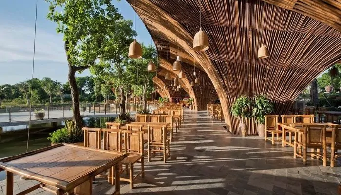 GIẢI PHÁP THIẾT KẾ NHÀ HÀNG KHÔNG GIAN MỞ TIẾT KIỆM VÀ ẤN TƯỢNG 2 Thiết kế nhà hàng không gian mở tận dụng ánh sáng và gió trời